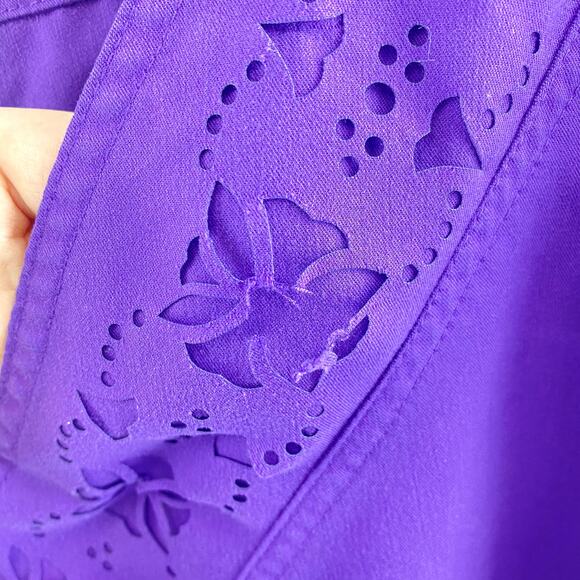 Grey's Anatomy Scrubs Top Women's Small Purple V Neck Lace Short Sleeve Pockets - Picture 4 of 7